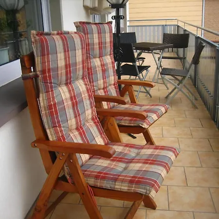 Grosse In Mit Garten Und Grill